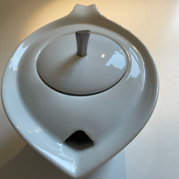 Tea pot - Picture 2 of 4